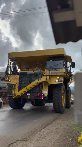 #ptvaleindonesia #komatsu #unitedtractors #hd785 