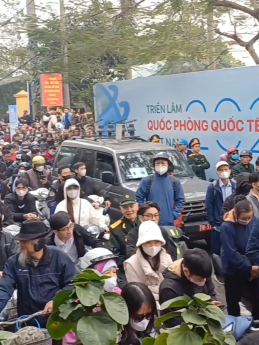 Triển lãm quốc phòng việt nam đông quá mọi người ơi. #trienlamquocphongquocte2024  #80namqđndvietnam  #vietnamdefence2024 