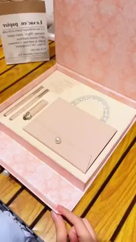 Nghe nói nhiều b nữ thích bộ trang điểm này lắm 😍 #quanoel #botrangdiem #quagiangsinh #quatangbangai #quasinhnhat #quatangnguoiyeu #reviewlamdep #boquatang #goclamdep #xuhuongtiktok  @Tiệm Mỹ Phẩm Trung Hoa 