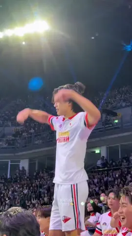 Ohm, that's very cute 🐶🧡 #ohmpawat #ohmpawatchittsawangdee #ohmnanon #masukberandafyp #โอมนนน #thaienthu #gmmtvstarlympic2024 #fyp #foryou #Viral 