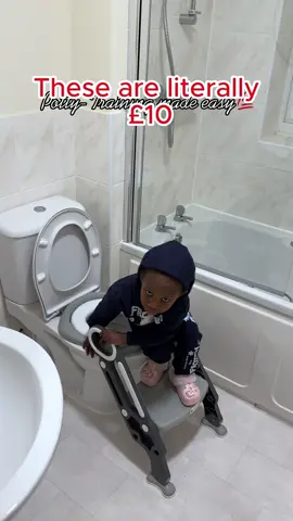 This is making the process so much easier 👏🏼👏🏼 #pottytrainning #pottytrainghack #toddlertoiletseat #pottytoiletchair #tiktokmademebuyit 
