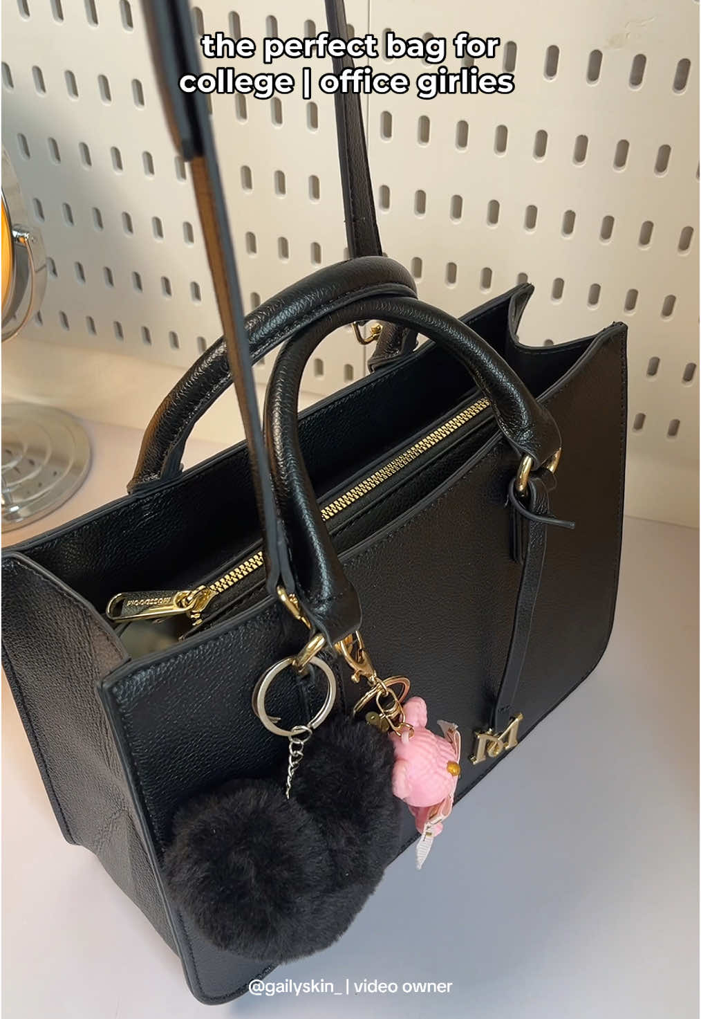 super spacious!! 🖤✨ #mossdoombag #mossdoom #bag #bagforwomen #spaciousbag 