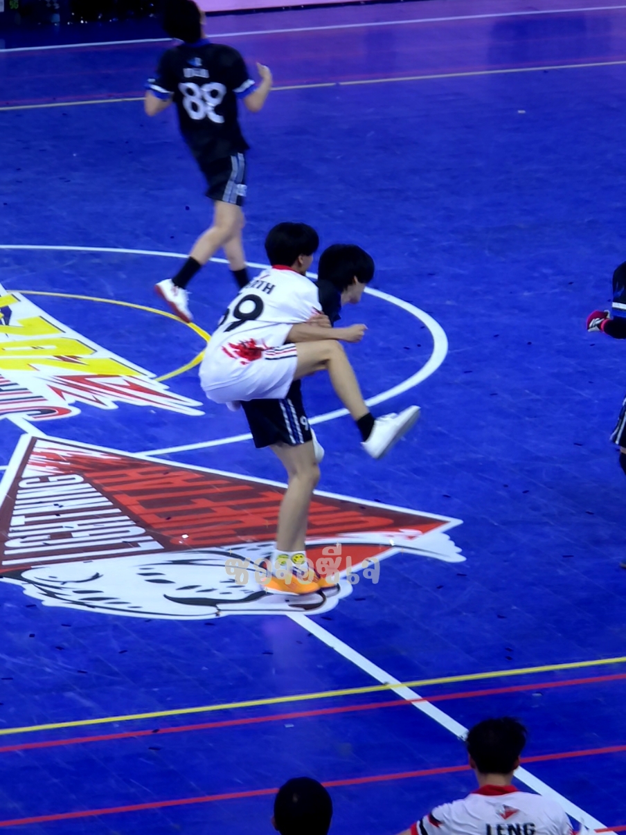 พี่บูมโดนเขาเเล้ว🤣🤣#เพิร์ธธนพนธ์ #besevboom #gmmtvstarlympics2024 