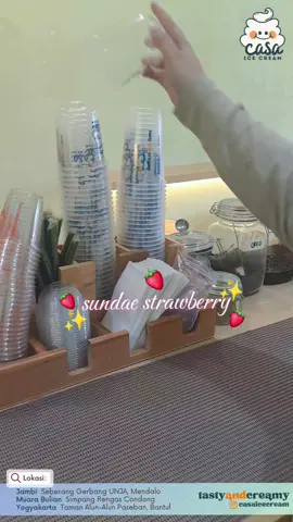 Sundae strawberry, berry berry good 😏👍 #jajanantiktokviral #jajanantiktok #eskrimviral #jajananviral #icecream #jajananbantul #jajananjambi #eskrimviralbantul #icecream #bantul #explorebantul #jambi #jambipride #jambitiktok #sundae #float #tastyncreamy #casaicecream 