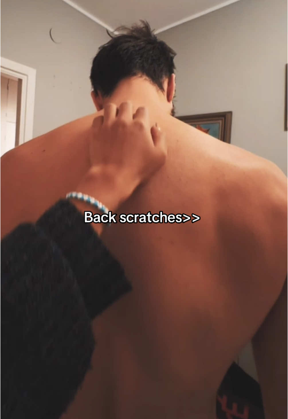 It really is the best #backscratch #relaxing #scratch #couplegoals #bigback #lats 