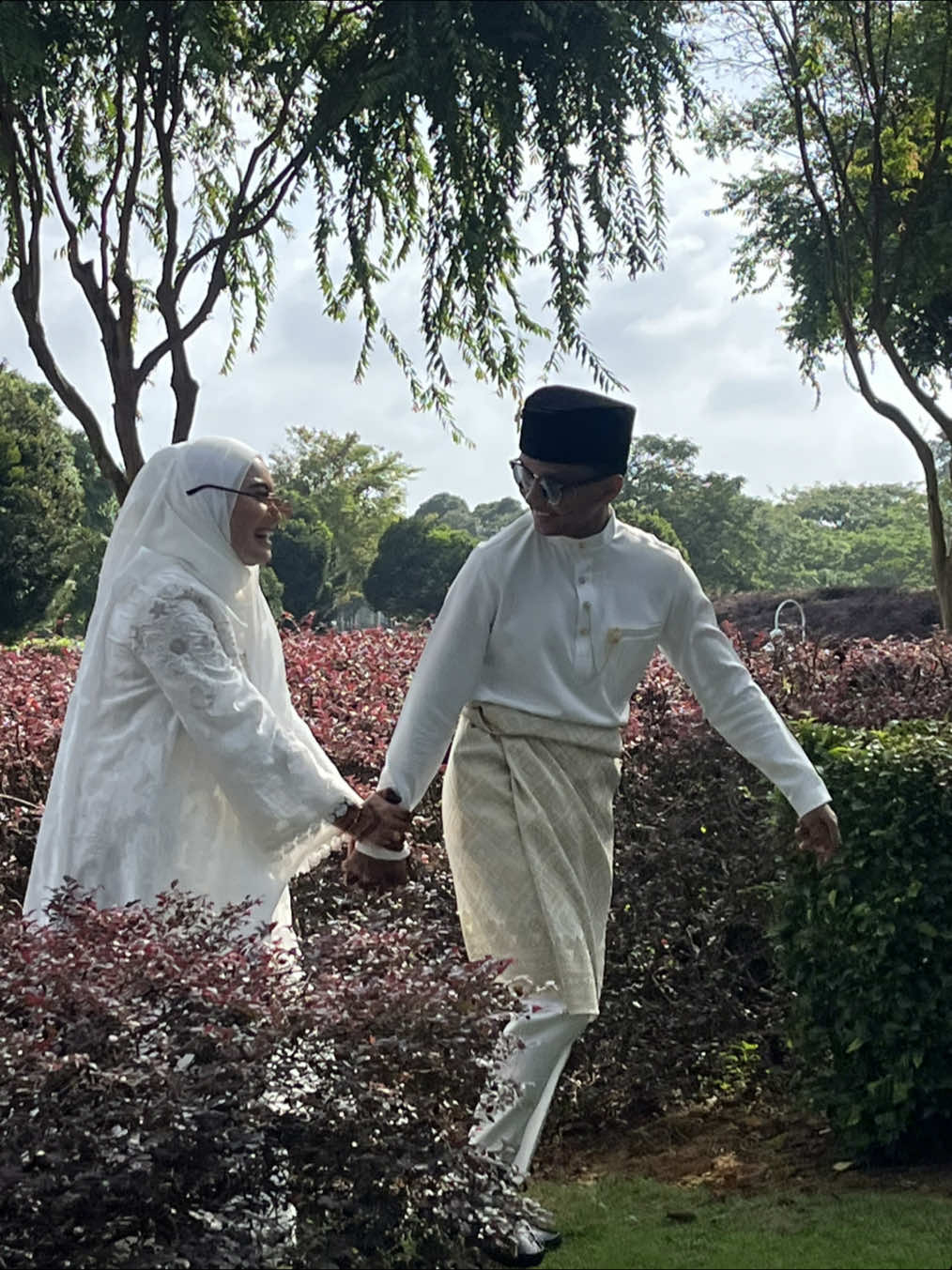 Taktahu la kenapa harini rasa bahagia jeee #ijathaikal 