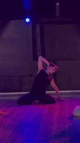 Tears in the club                     🧠 : @thomasvrabie                         #dancer #fkatwigs 