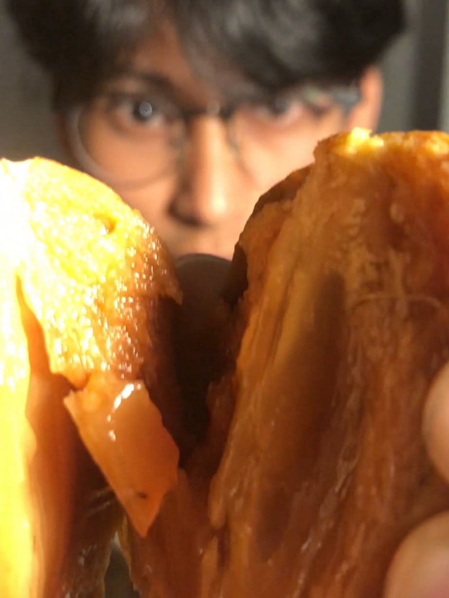 Membalas @viaviang7 pertama kali makan buah sawo🥝 #food #buah #mukbang #fyp #kuliner 