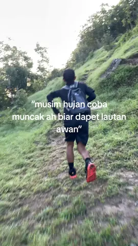 Hoki 638 mdpl lautan awan #pendakiindonesia #bukitcumbri #fyp @bukit_cumbri_official 