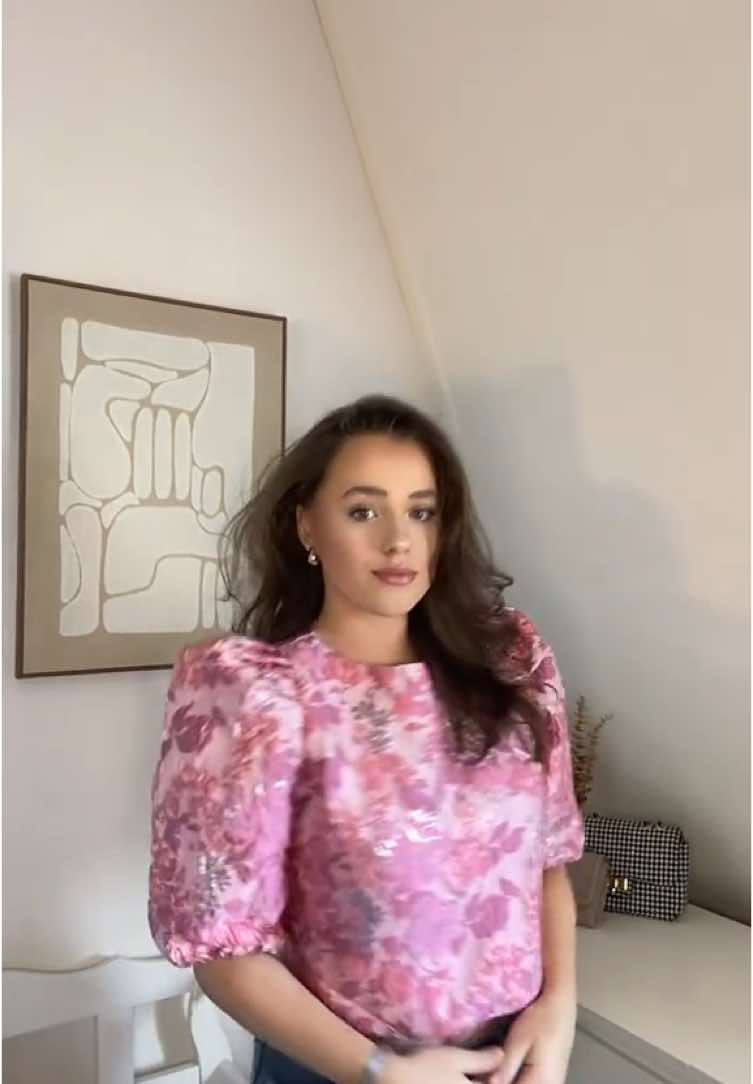aaah girls onze Britt top is toch te leuk! Ren snel naar de website om hem te bestellenn🍸🎀🤍 #fy #foryou #foryoupagе #fashion #nieuwecollectie #viral #fashionbybritt 
