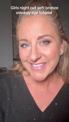 Girls night out, soft golden smokey eye tutorial.  If Smokey eye makeup gives you the fear but you’d really like to have a go then watch this and see just how simple it can be.  Discount code:  AYU 15% code: FREYJA15 Products used:  ▪️@bobbibrownuk long wear shadow shades: Soft bronze, Bark & golden light  ▪️@Victoria Beckham Beauty black kajal eyeliner Or  ▪️@Ayu Cosmetics Store black kajal eyeliner  ▪️@ayumakeupireland glamorous mascara  #aff #gifted #smokeyeye #smokeyeyes #softsmokeyeye #softsmokeyeyes #softsmokeyeyemakeup #easysmokeyeyes #simplesmokeyeye #muafreyja #girlsnightout #girlsnightoutmakeup #christmasmakeup #christmasmakeupideas #christmasmakeuplook #christmasmakeuptutorial #easychristmasmakeup #quickchristmasmakeup #quickmakeup #quickeyemakeup #quickeyemakeuptutorial 