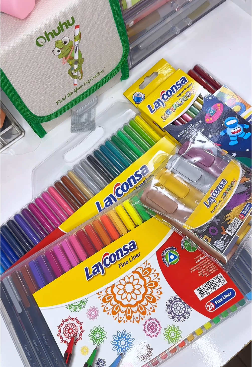 Mis amigos de @layconsa_ me mandaron muchas cositas nuevas para probar❤️ #studytok #study #studywithme #studytokaesthetic #peru #unboxing #asmr #swatches #plumones #plumonesbonitos #plumonesnotes #estudiante #fyp 