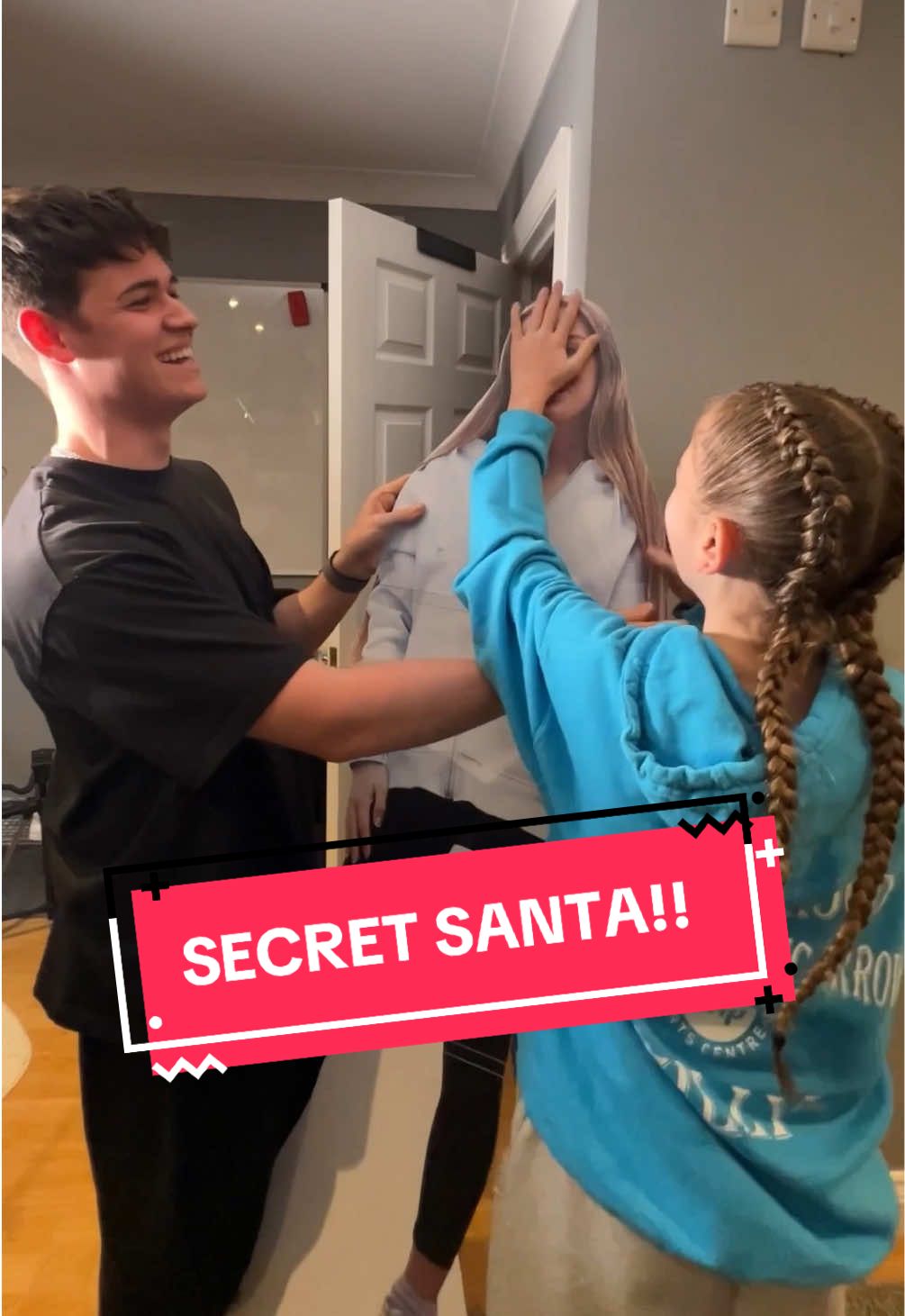 Seems like @Tilly💗 was absolutely in LOVE with her new gift… @CelebrityCutouts #maxandharvey #tilly #brothers #Siblings #twins #secretsanta #christmas 