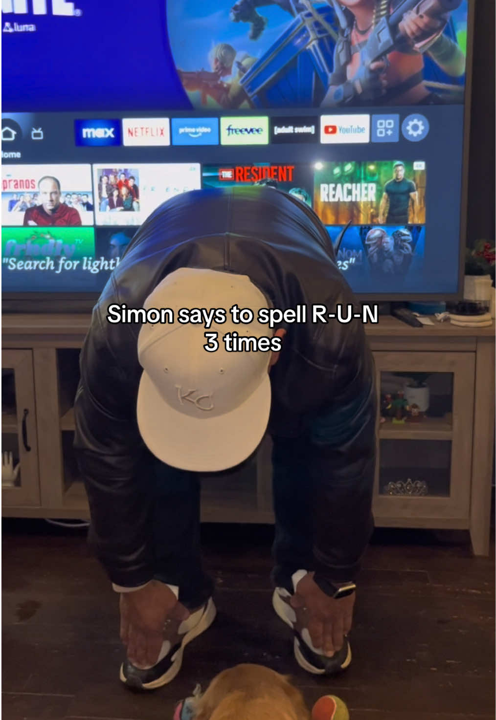 Spell R-U-N 3 times…😂😂 #spellrun #dadpranks #daughterpranksdad #jorgetiktok #madjorge #angrydad #bigmadjorge #funnyvideo #trend #fyp 