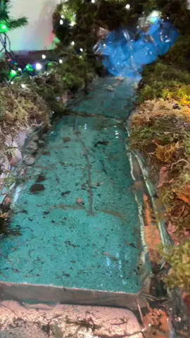 Pesebre con rio de agua viva y pecesitos  #navidad #pesebre #tradiciones #decoraciones #diciembre #rios #peces #nacimientos #nacimiento  