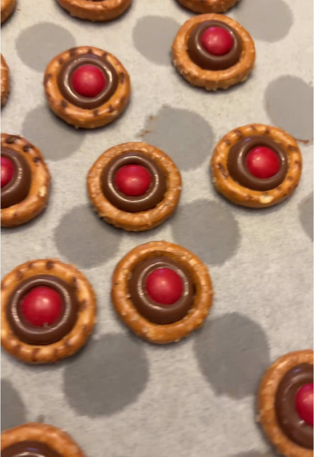 Last minute Christmas treat!! #christmastreats #easychickenrecipe #HolidayTreats 