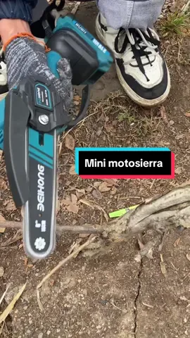 ¡Esta motosierra es inesperada🔥🔥🔥 #alloyman #alloymantools #tiktokshop #tiktokfinds #christmas #christmasgift #yearendsale #minimotosierra#motosierra#chainsaw #arboleros🌲👊 #arboleros 