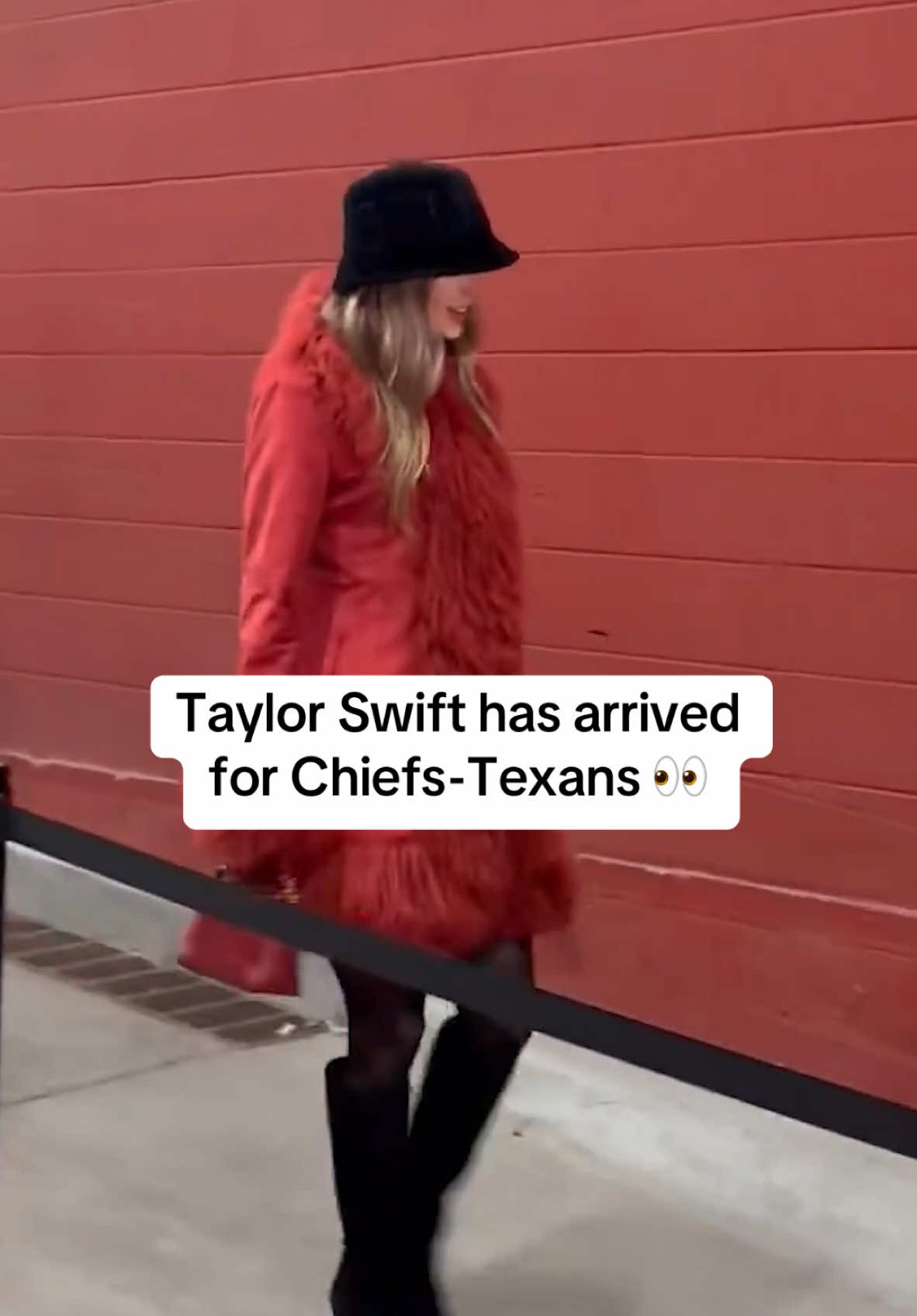 Taylor Swift is pumped for Saturday football 😤 (via @Ari Alexander)  #taylorswift #kansascitychiefs #traviskelce #nflfootball 