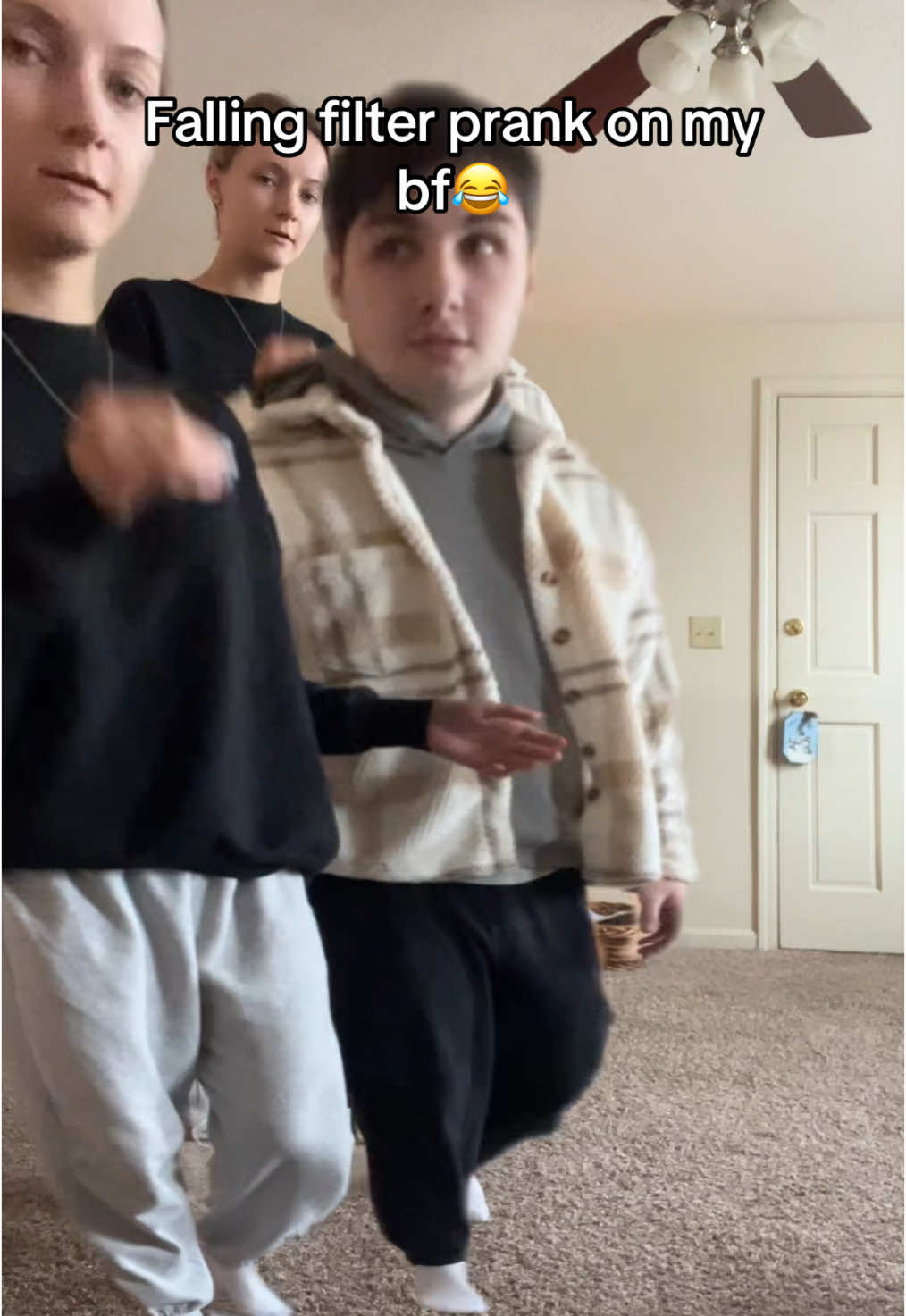 The way he fell💀 #fyp #couplecomedy #couple #trending #prank #lukeandgracie 