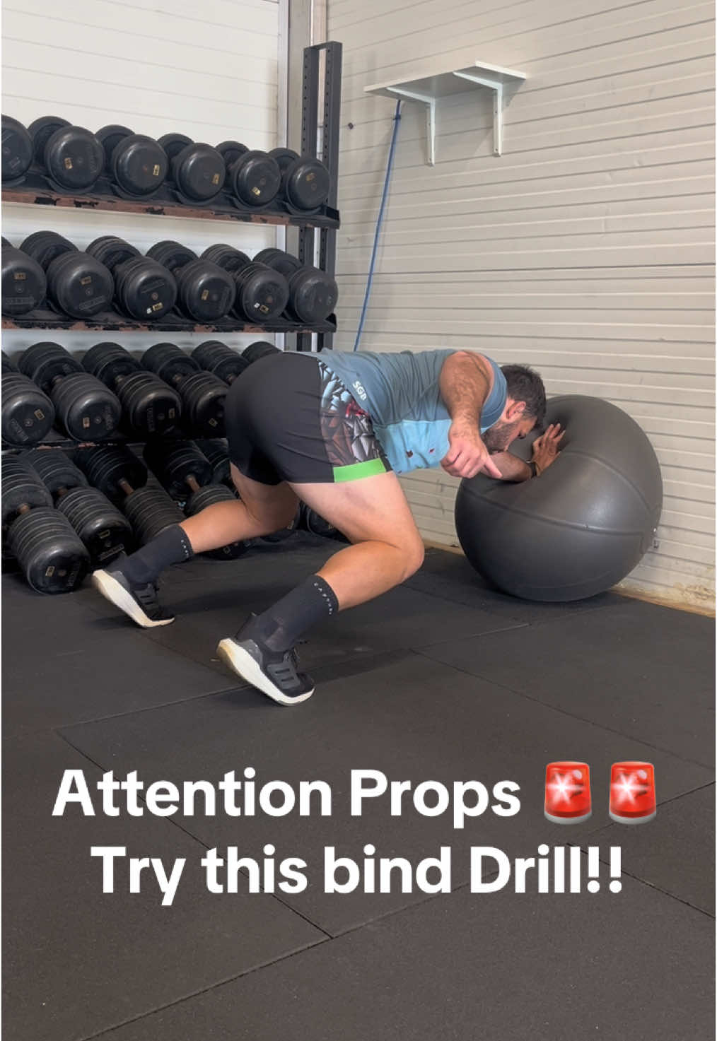 🦏 BIND DRILL 🦏 Attention props! Try this drill to work on your setup and bind 💪🏻 #scrum #rugby #rugbyunion #core #gym #coach #rugbycoaching #bind #scrumsetup 