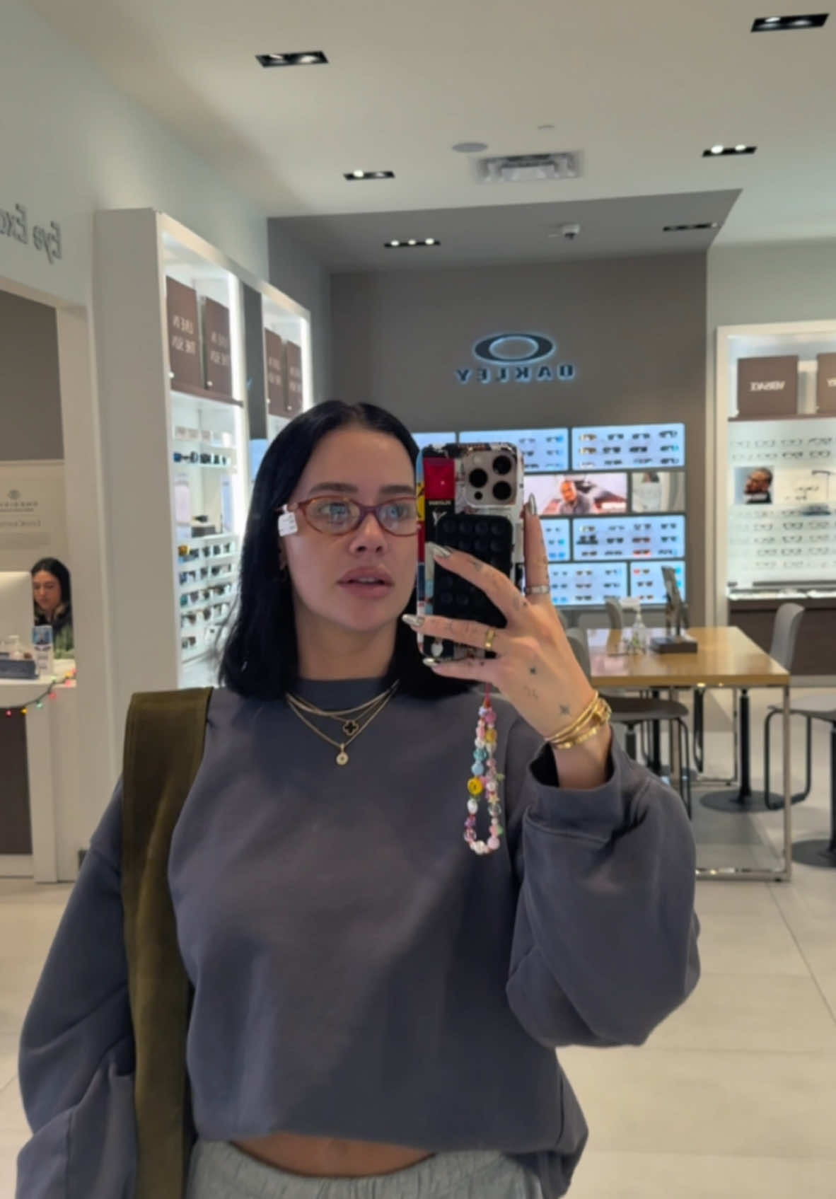 Quick lil mall trip to order my new specs 🤓 #fyp #viral #Vlog #vlogs #errands #errandswithme #shoppingvlog #ditl #mom #MomsofTikTok #momlife 