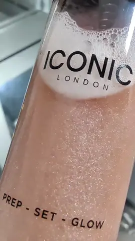 Let's unbox the best setting spray that gives brings your makeup to life with a slight shimmer ❤️✨ @Iconic London #iconiclondon #foryoupagе #fyp #contentcreator #beauty #makeup #viral_video