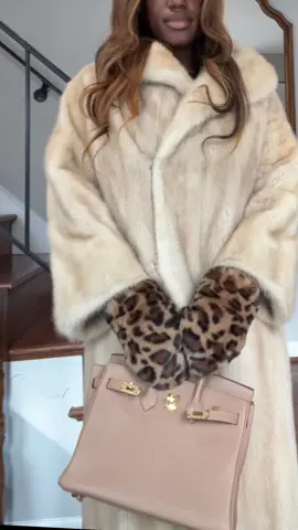 Out & about in the new mink coat🤎 • • • • • • • • • • #minkcoat #furcoat #vintagefur #vintagemink #hermes #birkin #birkin25 #birkinchai #winterfashion #winterinspo #shopping #style #fashionstylist mink fur coat vintage hermes birkin leather bag luxury fashion luxury fur luxury style 