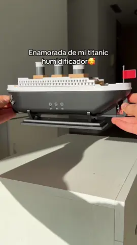 A quién se lo regalarías?🥹 #humidificador #difusordearomas #titaniclover #titanic #diffuser #humidifier este humidificador es un difusor de aceites esenciales ideal para crear ambientes acogedores y agradables.