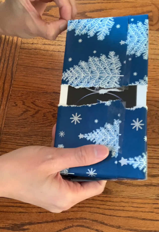 Delightful gift wrapping hack! 🎁 #christmas #christmaswrappingtips #gift #christmastiktok #LearnOnTikTok #lifehacks #momhacks #viralhacks #tipsandtricks #diyhacks #DIY #viraltiktok #viraltiktokvideo #hacks #usefullifetips #homehacks #easytips #fyp #momtips #MomsofTikTok 