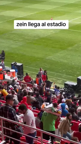 todo un csmr llegando al estadio