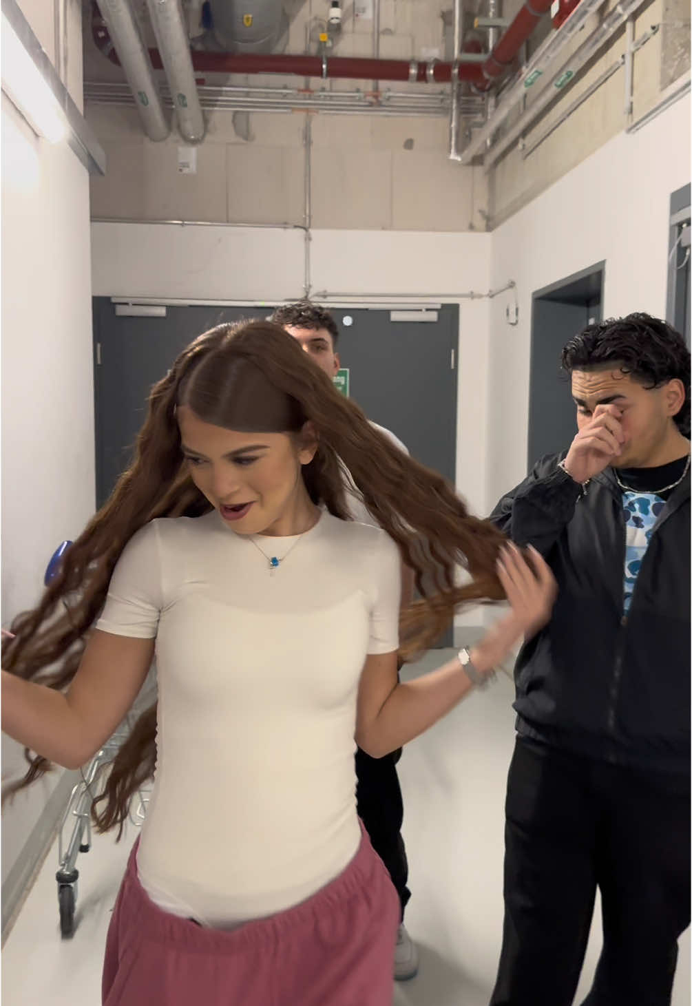 Zahide‘s meet and greet today, with english captions #zahide #lunatix #berkibooiii #dancefluencer #samro #crewnique #lunatix 