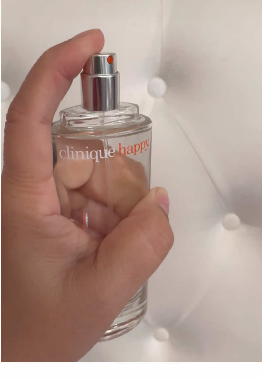 #giftedbyclinique  Necesitas un regalo de última hora? Bueno te tengo uno perfecto y es  el perfume de @Clinique Happy con un aroma fresco y cítrico. Sabías que el 97% de las personas que huelen el aroma happy se ponen felices?  #lastminutegifts #fyp #xmasgiftCliniquehappy #GiveHappyGetHappy #Clinique #GiveClinique