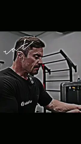Não desconta na comida, desconta na academia! 💪🙏🔥  #musculação#academiamotivação#renatocariani 