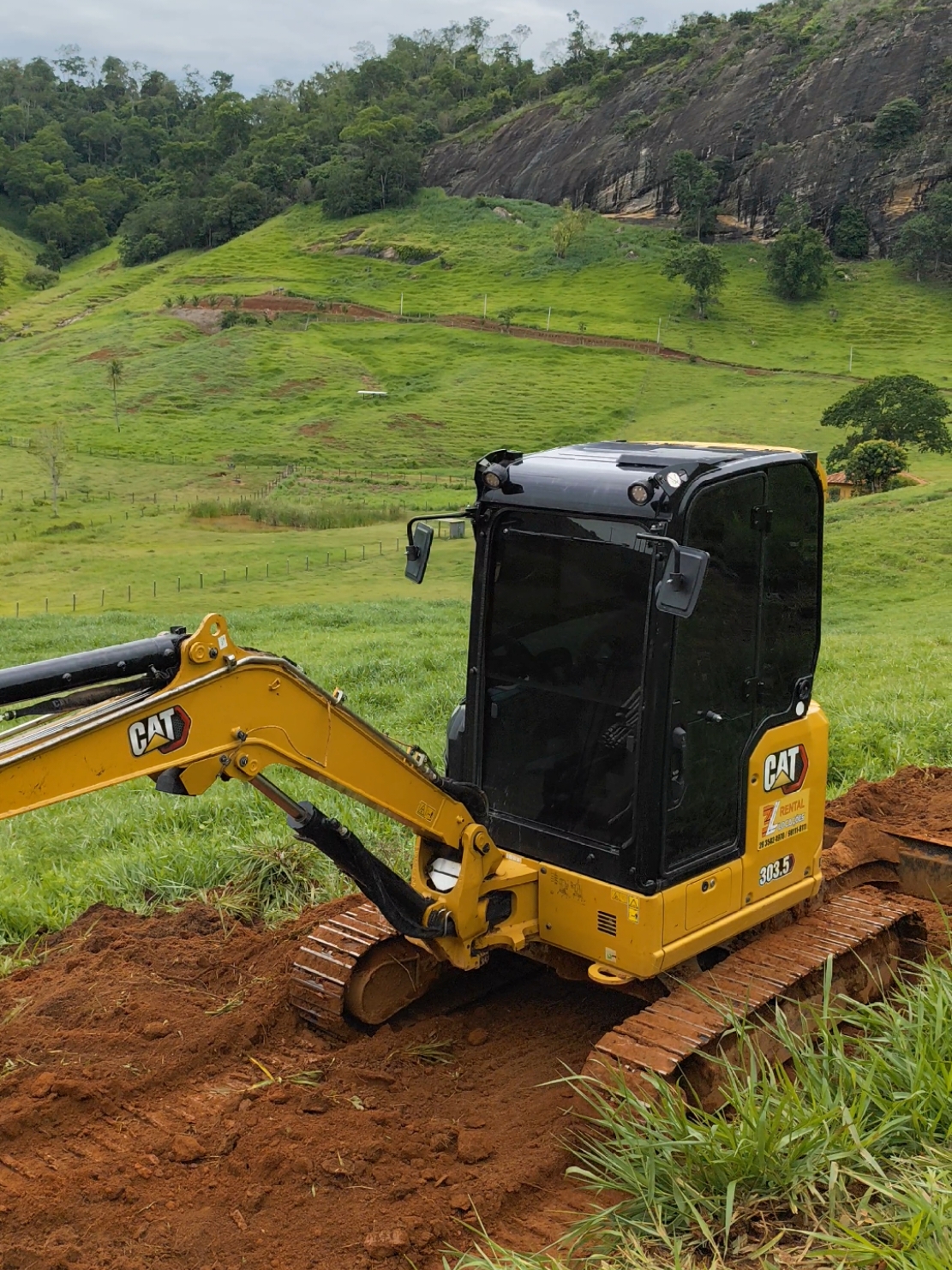 curva de nível 🔥🔥🔥 #maquinaspesadas #escavadeirahidraulica #rocaafazenda #operadoresdemaquinas #miniescavadeira 