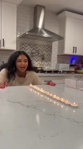 MERRY CHRISSMUSSSSS 😂  When you’re the only one who blew out all the candles 😅 #friendsmas #christmaspartygames #candlegamechallenge #christmaspartygames #christmasgames #candlegame #girlsnightideas 