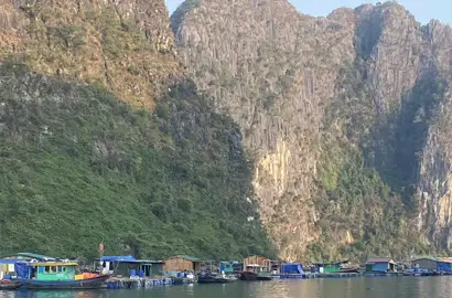 Vịnh Hạ Long cuộc sống thường ngày của người dân làng chài cửa vạn 