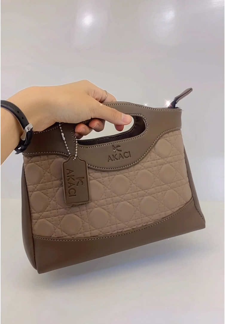TAS TERBARUU KITA LAGII NIH BEB🤩 #tasmurahberkualitas #akaci #akaciofficial #tasakaci #rekomendasitas #tasmewah #tas #tasrekomendasi 