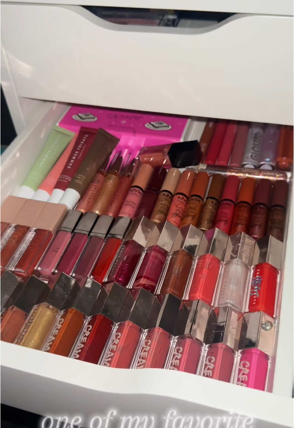 ONE OF MY FAV DRAWERS ✨ ♡︎ let me know your fav lip combos / lipglosses or lipsticks 💕 @Ulta Beauty @sephora @Fenty Beauty @makeupbymario @Maybelline NY @Summer Fridays @Anastasia Beverly Hills @NYX Professional Makeup @Too Faced @Sephora Collection @ColourPop Cosmetics  #ultabeauty #sephora #lipgloss #lipsticks #creatorsearchinsights 