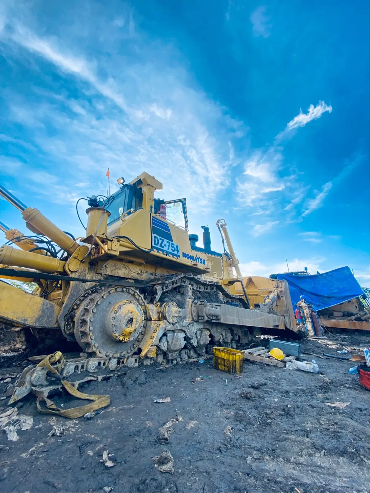 #fyp #utschoolinsani #unitedtractors #fyppppppppppppppppppppppp #teknikalatberat #yourpage #siswa #utschools #fypシ゚viral #storytambang #utsc #aesthetic #cinematic #helpermekanik 