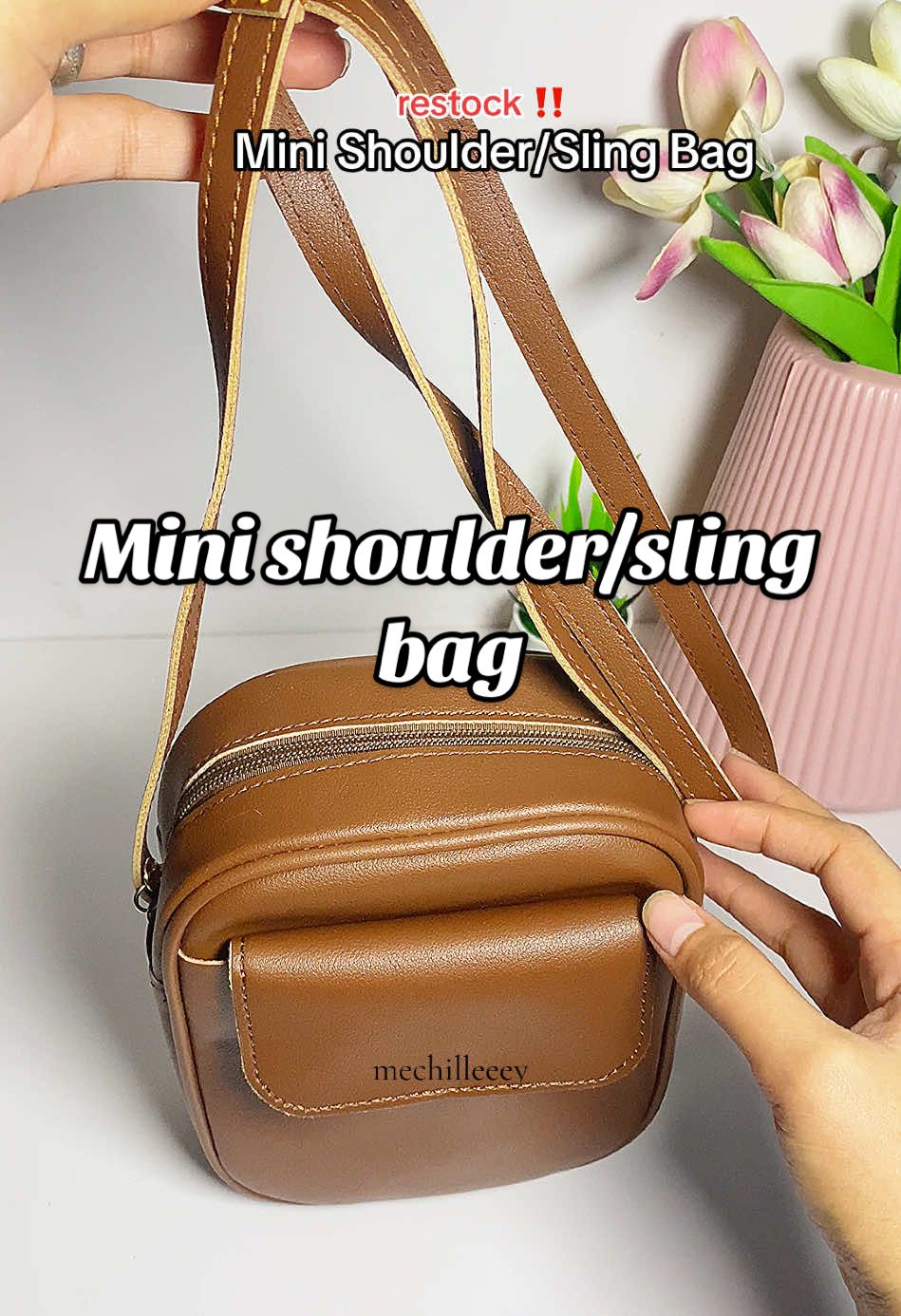 Cutie pero spacious!!! 🥰🥰 #halobag #slingbag #crossbodybag #crossbodybags #crossbodybagforwomen #minislingbag #cutieeslingbag #shoulderbag #shoulderslingbag 