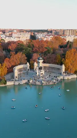 Parque del Retiro visto desde el cielo, Madrid, España 🇪🇦 #españa #spain #madrid #drone #travel #fyp 
