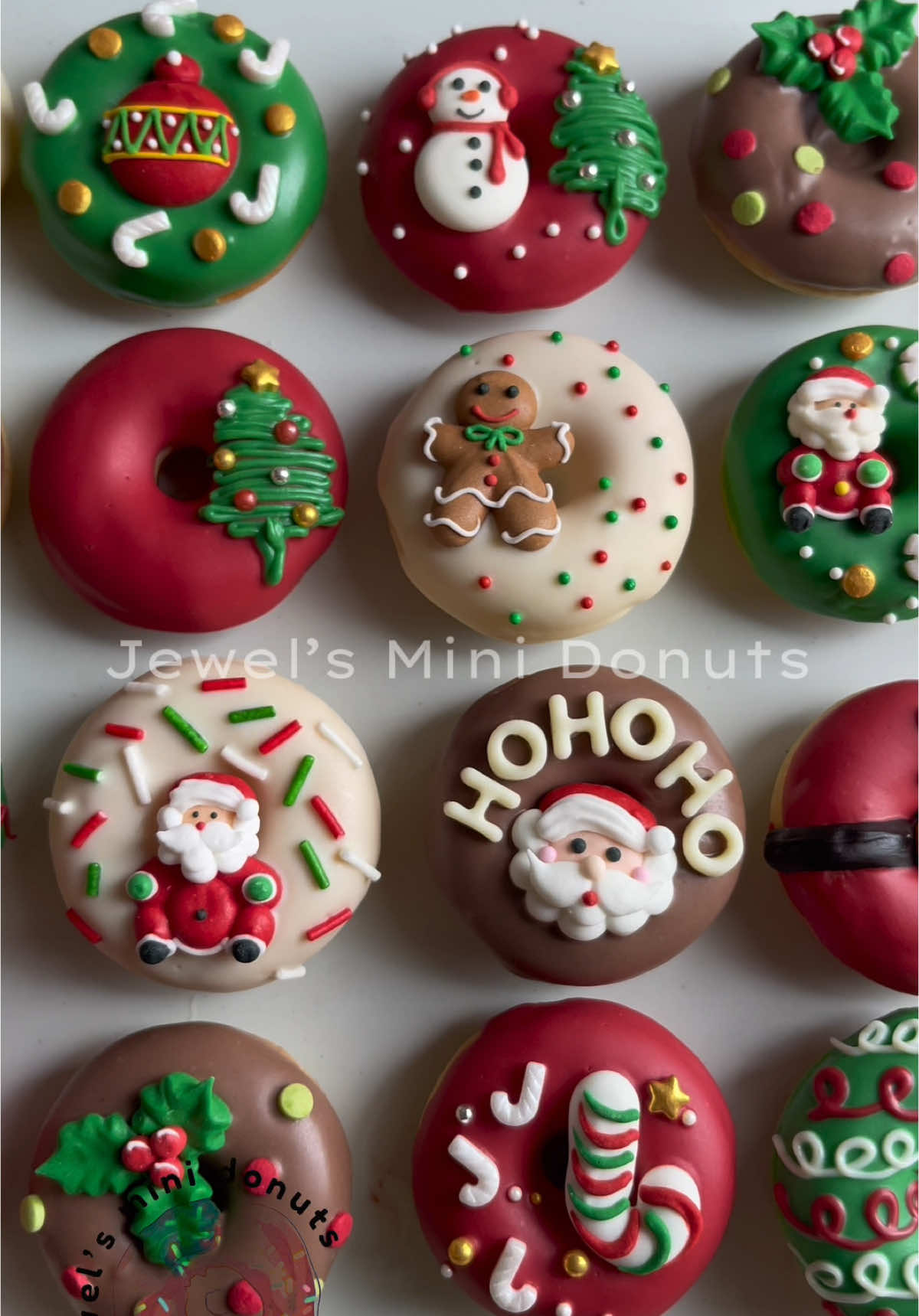 Christmas Theme Mini Donuts for the Holiday Festive🎄🎅🎁☃️ #jewelsminidonuts #AllEdibleToppers #bitesizesgoodness #christmastheme #christmasminidonuts #fyp #trending #fypシ 