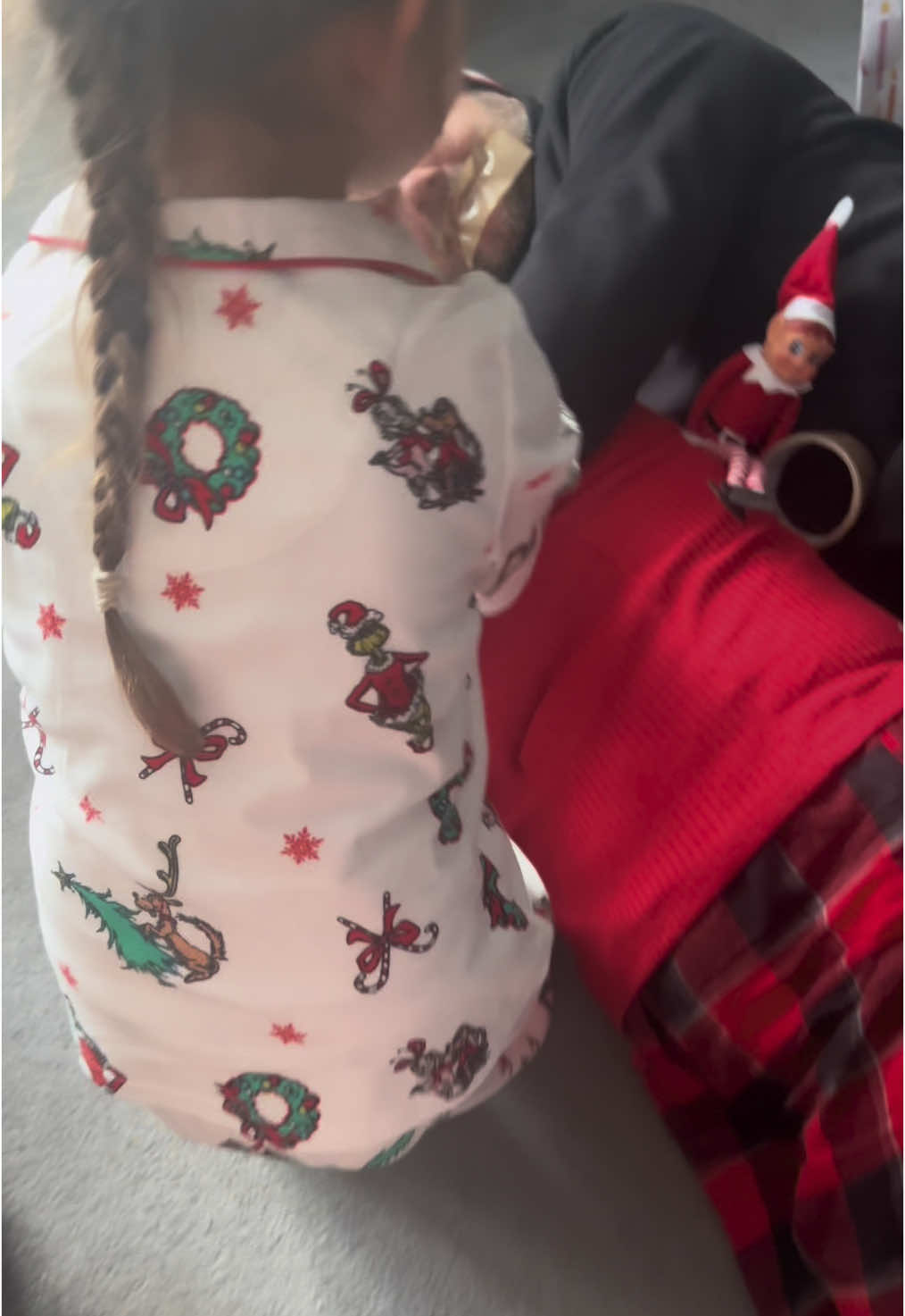 Elf ties nan & grandad up 😂😂😂😂 10/10 acting #elfontheshelf #naughtyelf #elfontheshelfideas #christmas #fyp 