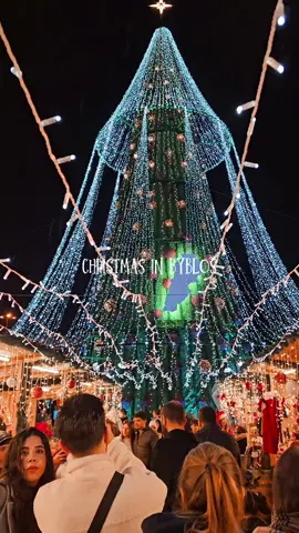 Christmas in Byblos 🇱🇧✨️ Lebanon, one of the top Christmas trees in the world  #lebanon #لبنان #travel #explore #christmas #night #بيروت #beirut #foryou 