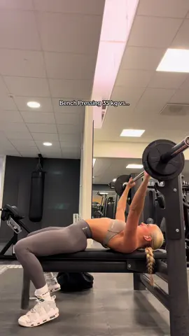 To be fair benchpress is the only chest exercise I do, but I train upperbody 2 days a week and legs 2 days a week 🤍  Outfits from @DFYNE c0de ELLIE gives 💸 off  #dfyne #girlswholift #GymTok 