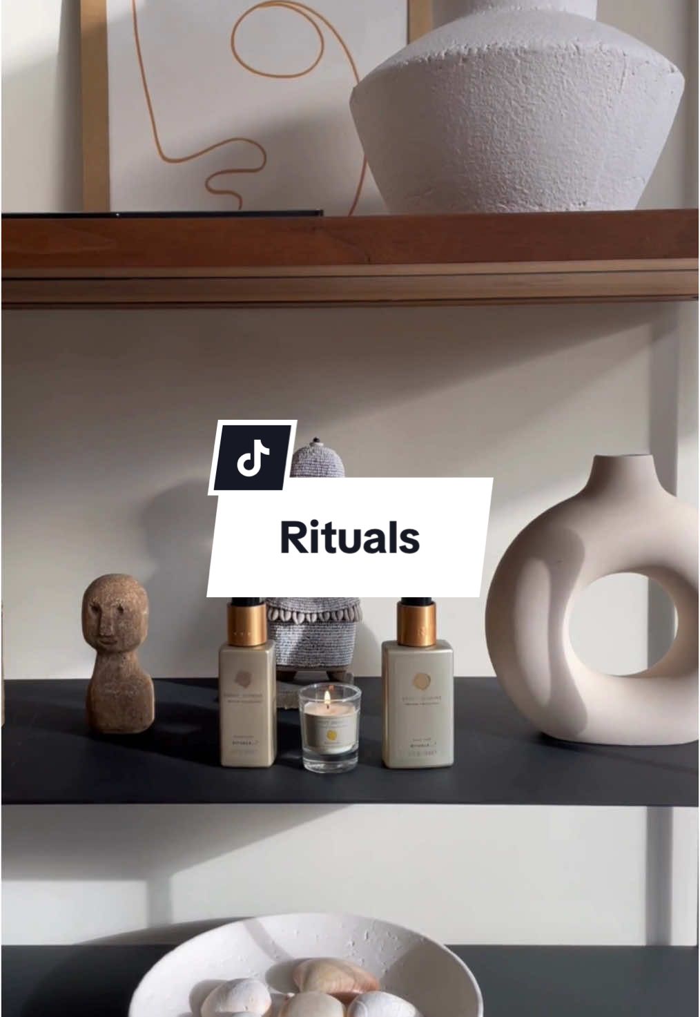 Découvrez le mini coffret maison Sweet Jasmine de @Rituals ✨   Ce coffret contient :   💮Un gel lavant pour les mains 💮Une crème pour les mains 💮Une bougie parfumée   L'idée cadeau parfaite pour une ambiance parfumée et chaleureuse ! 🌸💫   Disponible dans certains de nos magasins et sur Nocibe.fr.   #nocibe #beautepartagee #coffretcadeau