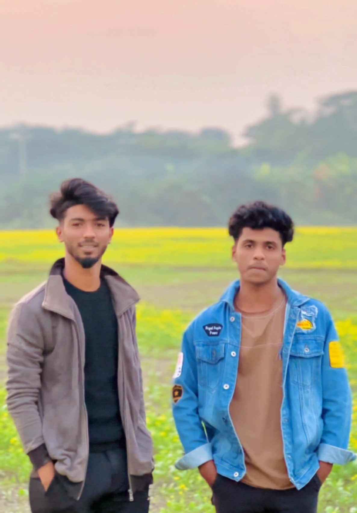 তুমাদের এই নগরীতে প্রেম ভালোবাসা কেবল-ই একটা দেহের তিপ্তি ! যার আগে মিটে যাবে, সেই তুমায় ছেড়ে যাবে 😅@Zihad Hasan 📓🖋️ 