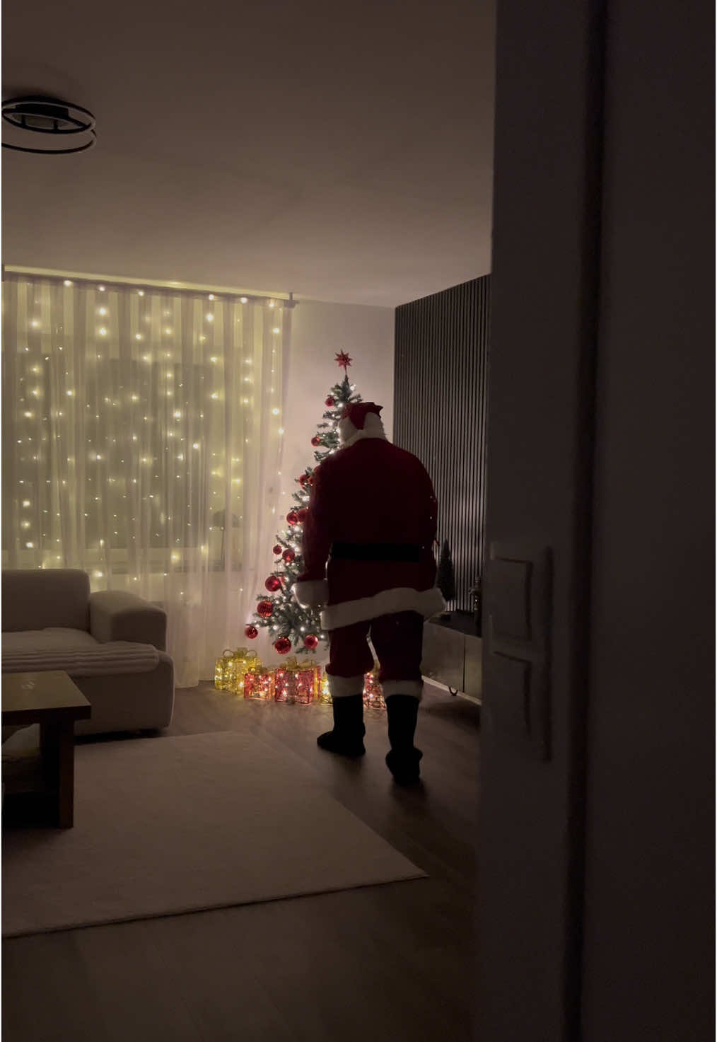 Santa Clause has picked up the Christmas wishlists 🥹❤️🎄 #santaclaus #santaclause #santaiscoming #santaclausvillage #santa #santaclausiscomingtotown #christmas #christmastiktok #christmasdecor #zeqiriee #erblinaazeqirii #erblinazeqiri #christmastree #christmasmail #santamail #corememories #christmasmemories 