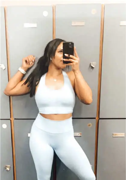 started going to the gym in 2019 & its been the best thing for my mental health. Learning to embrace my body through every season ❤️