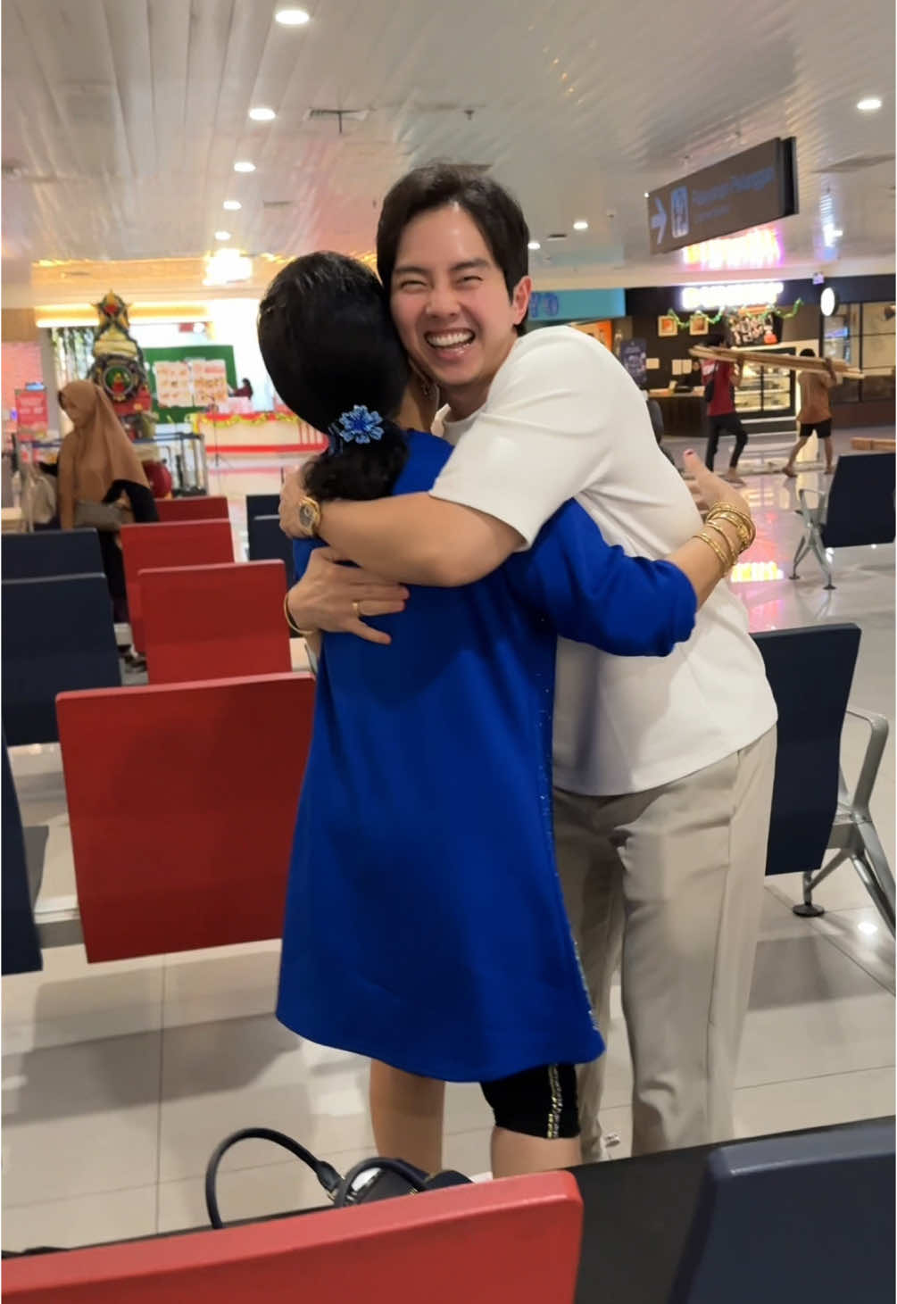 Selamat hari ibu ma! Bersyukur banget aku sampe hari ini masih punya mama lengkap yg sayang sama aku 🥹